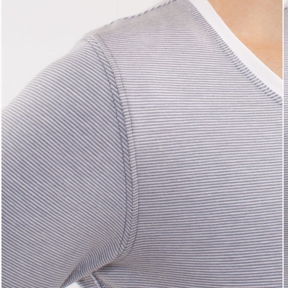 💞reversible LULULEMON every yogi long sleeve - Picture 4 of 16